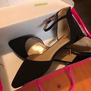 Pointed toe flats - size 8